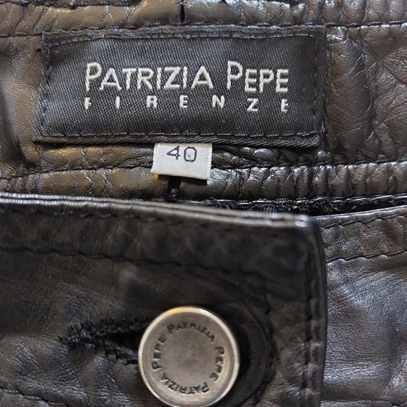 PATRIZIA PEPE FIRENZE VINTAGE ITALIAN LAMBSKIN CROP PANTS - Picture 4 of 16